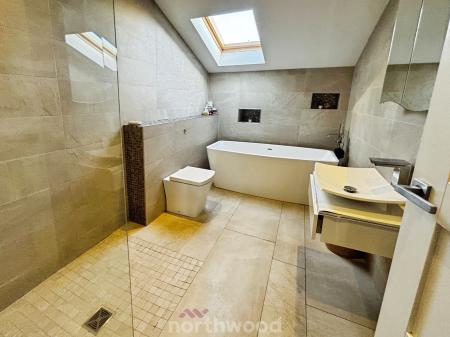 6 bedroom Detached house for sale in St Georges Avenue, Dunsville, Doncaster, DN7