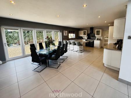 6 bedroom Detached house for sale in St Georges Avenue, Dunsville, Doncaster, DN7