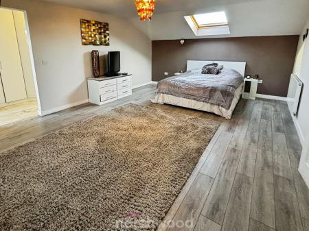 6 bedroom Detached house for sale in St Georges Avenue, Dunsville, Doncaster, DN7