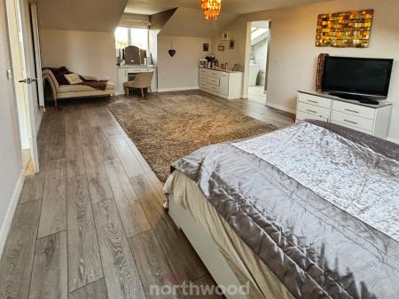 6 bedroom Detached house for sale in St Georges Avenue, Dunsville, Doncaster, DN7