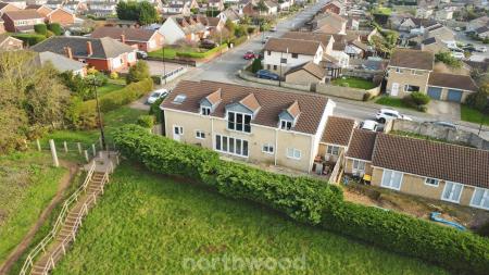 6 bedroom Detached house for sale in St Georges Avenue, Dunsville, Doncaster, DN7