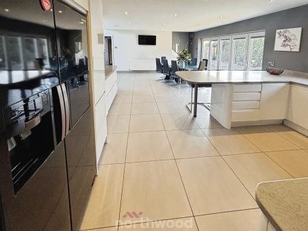 6 bedroom Detached house for sale in St Georges Avenue, Dunsville, Doncaster, DN7