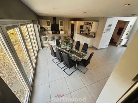 6 bedroom Detached house for sale in St Georges Avenue, Dunsville, Doncaster, DN7