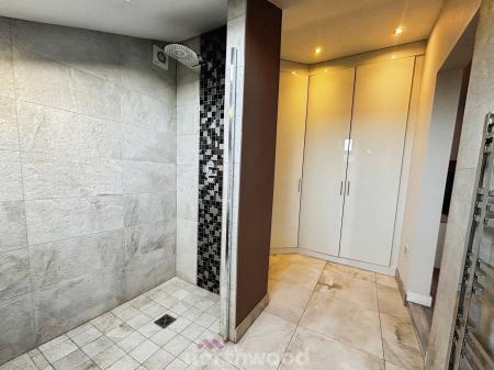 6 bedroom Detached house for sale in St Georges Avenue, Dunsville, Doncaster, DN7