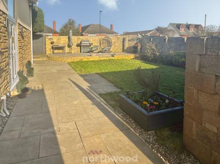 6 bedroom Detached house for sale in St Georges Avenue, Dunsville, Doncaster, DN7