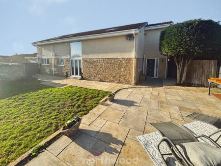 6 bedroom Detached house for sale in St Georges Avenue, Dunsville, Doncaster, DN7