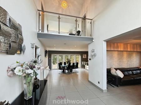 6 bedroom Detached house for sale in St Georges Avenue, Dunsville, Doncaster, DN7