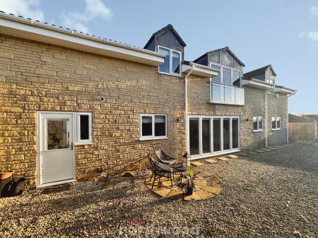 6 bedroom Detached house for sale in St Georges Avenue, Dunsville, Doncaster, DN7