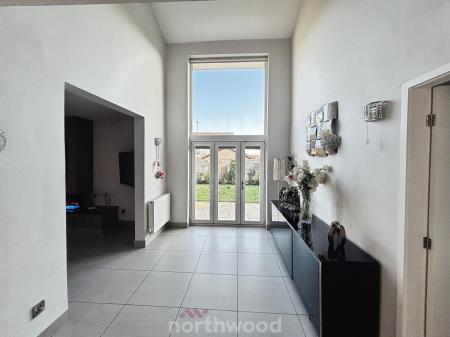 6 bedroom Detached house for sale in St Georges Avenue, Dunsville, Doncaster, DN7