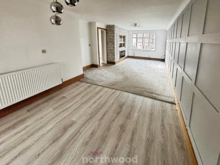 4 bedroom Detached house to let in Ecton Court, Kirk Sandall, Doncaster, DN3