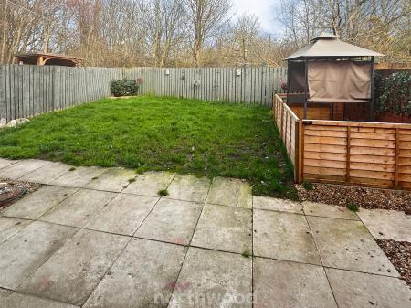 4 bedroom Detached house to let in Ecton Court, Kirk Sandall, Doncaster, DN3