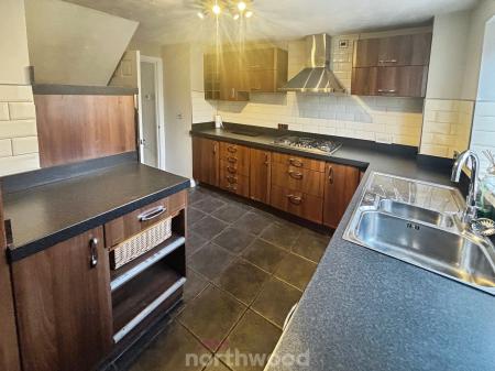 4 bedroom Detached house to let in Ecton Court, Kirk Sandall, Doncaster, DN3