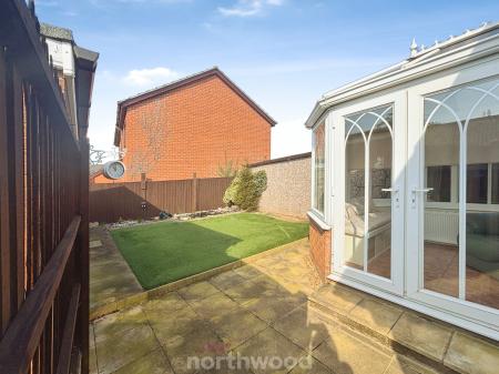 2 bedroom Bungalow for sale in Homestead Garth, Hatfield, Doncaster, DN7