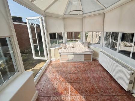 2 bedroom Bungalow for sale in Homestead Garth, Hatfield, Doncaster, DN7