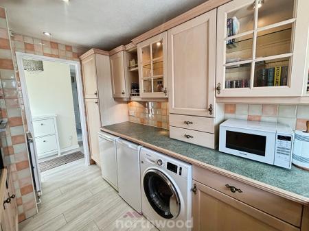 2 bedroom Bungalow for sale in Homestead Garth, Hatfield, Doncaster, DN7