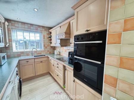 2 bedroom Bungalow for sale in Homestead Garth, Hatfield, Doncaster, DN7