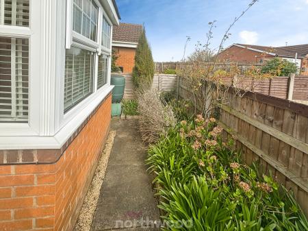 2 bedroom Bungalow for sale in Homestead Garth, Hatfield, Doncaster, DN7