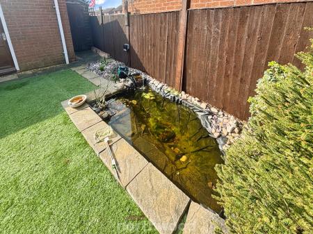 2 bedroom Bungalow for sale in Homestead Garth, Hatfield, Doncaster, DN7