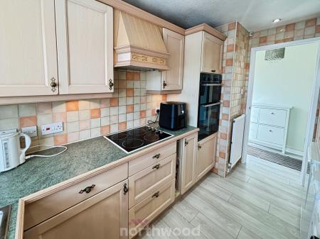 2 bedroom Bungalow for sale in Homestead Garth, Hatfield, Doncaster, DN7