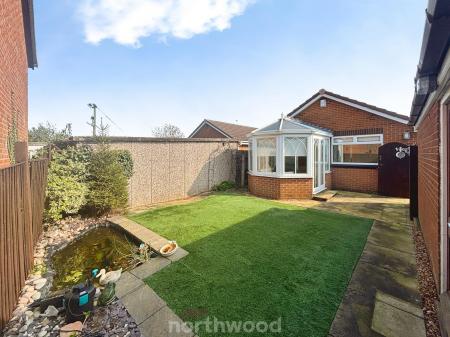 2 bedroom Bungalow for sale in Homestead Garth, Hatfield, Doncaster, DN7