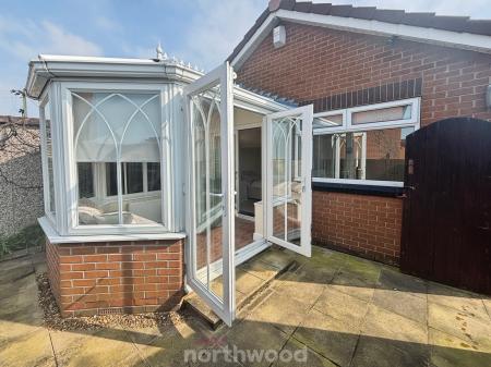 2 bedroom Bungalow for sale in Homestead Garth, Hatfield, Doncaster, DN7