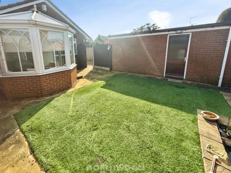 2 bedroom Bungalow for sale in Homestead Garth, Hatfield, Doncaster, DN7