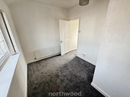 3 bedroom Semi-detached house to let in Broadway, Dunscroft, Doncaster, DN7