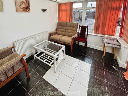 3 bedroom Semi-detached house to let in Broadway, Dunscroft, Doncaster, DN7