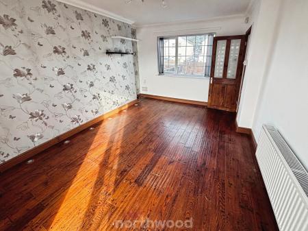 3 bedroom Semi-detached house to let in Broadway, Dunscroft, Doncaster, DN7