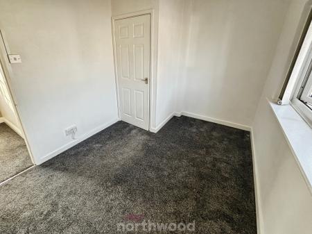 3 bedroom Semi-detached house to let in Broadway, Dunscroft, Doncaster, DN7