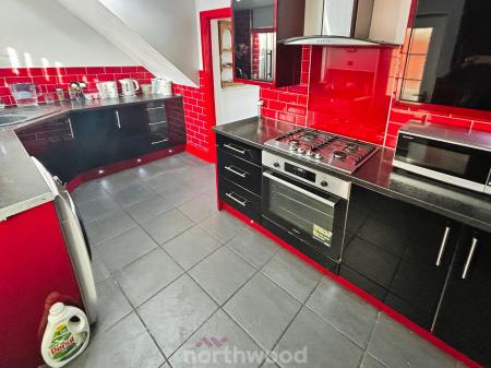 3 bedroom Semi-detached house to let in Broadway, Dunscroft, Doncaster, DN7