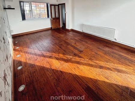 3 bedroom Semi-detached house to let in Broadway, Dunscroft, Doncaster, DN7