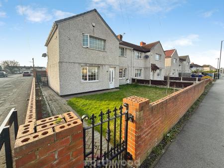 3 bedroom Semi-detached house to let in Broadway, Dunscroft, Doncaster, DN7