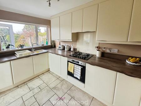 2 bedroom Bungalow for sale in Oakland Avenue, Hatfield, Doncaster, DN7