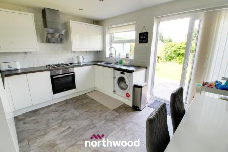 3 bedroom Semi-detached house to let in Monks Close, Dunscroft, Doncaster, DN7