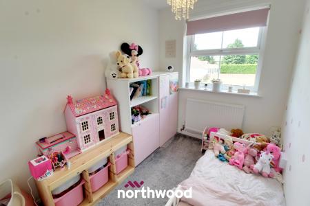 3 bedroom Semi-detached house to let in Monks Close, Dunscroft, Doncaster, DN7