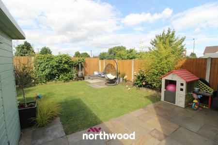3 bedroom Semi-detached house to let in Monks Close, Dunscroft, Doncaster, DN7