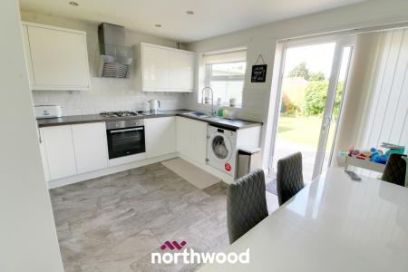 3 bedroom Semi-detached house to let in Monks Close, Dunscroft, Doncaster, DN7