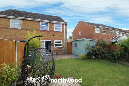 3 bedroom Semi-detached house to let in Monks Close, Dunscroft, Doncaster, DN7