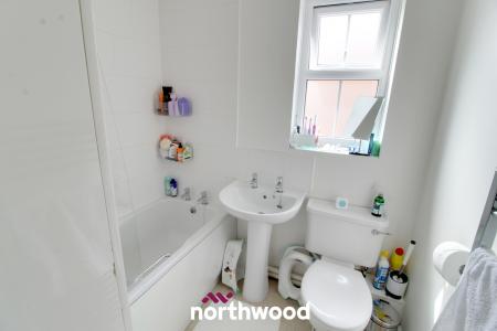 3 bedroom Semi-detached house to let in Monks Close, Dunscroft, Doncaster, DN7