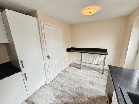 2 bedroom Semi-detached house to let in Stony Close, Stainforth, Doncaster, DN7