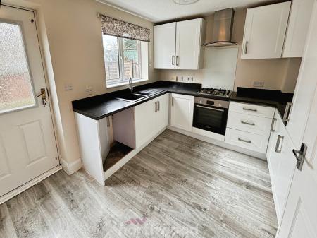 2 bedroom Semi-detached house to let in Stony Close, Stainforth, Doncaster, DN7