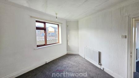 3 bedroom Flat to let in St Helens Road, Doncaster, DN4