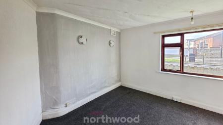 3 bedroom Flat to let in St Helens Road, Doncaster, DN4