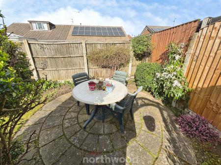 3 bedroom Semi-detached house for sale in Station Road, Hatfield, DN7