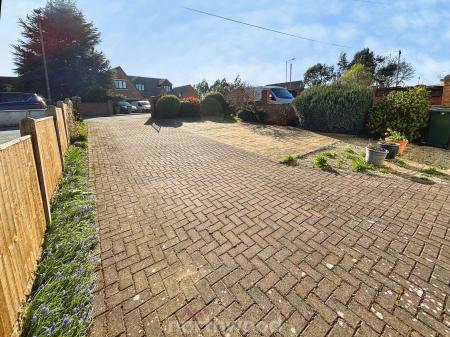 3 bedroom Semi-detached house for sale in Station Road, Hatfield, DN7