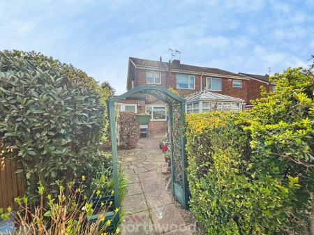 3 bedroom Semi-detached house for sale in Station Road, Hatfield, DN7