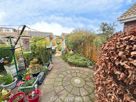 3 bedroom Semi-detached house for sale in Station Road, Hatfield, DN7