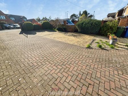 3 bedroom Semi-detached house for sale in Station Road, Hatfield, DN7