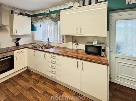 4 bedroom Semi-detached house for sale in Princess Avenue, Stainforth, Doncaster, DN7